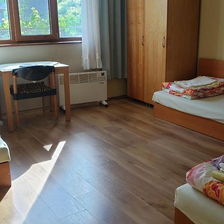 Mihaela Lake Retreat Gnyazdovo Exterior foto
