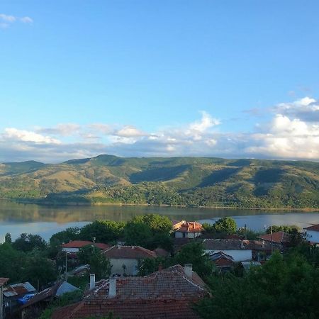 Mihaela Lake Retreat Gnyazdovo Exterior foto