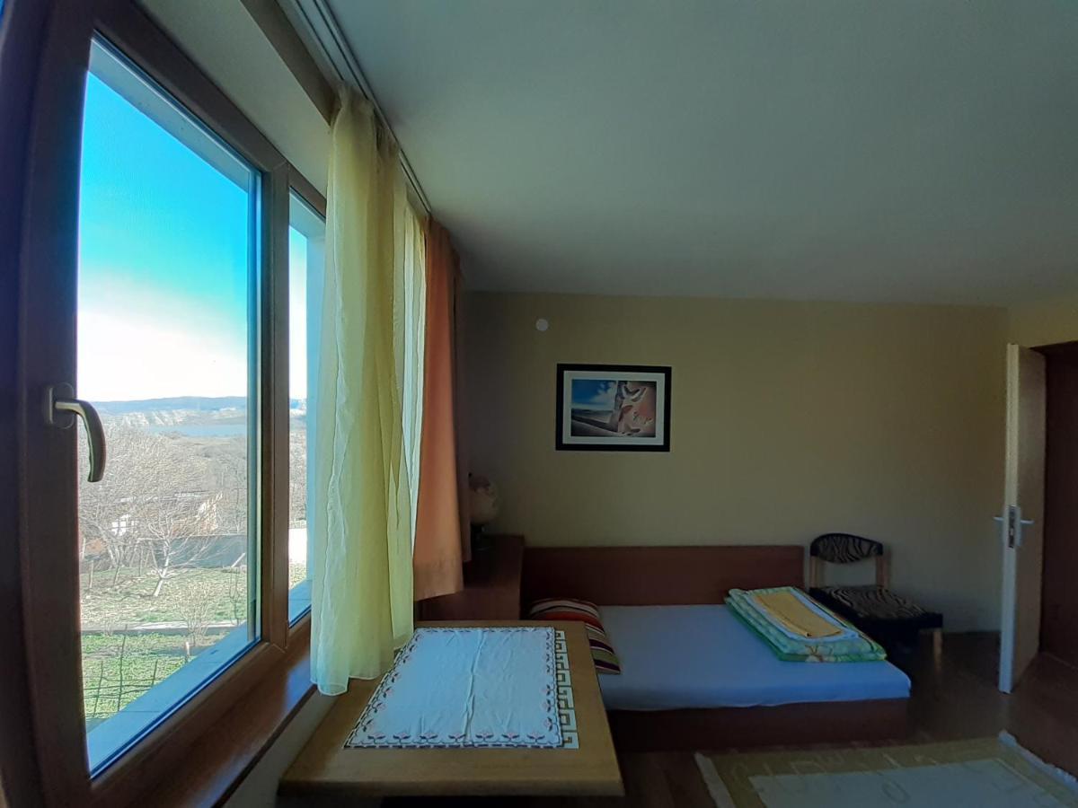 Mihaela Lake Retreat Gnyazdovo Exterior foto