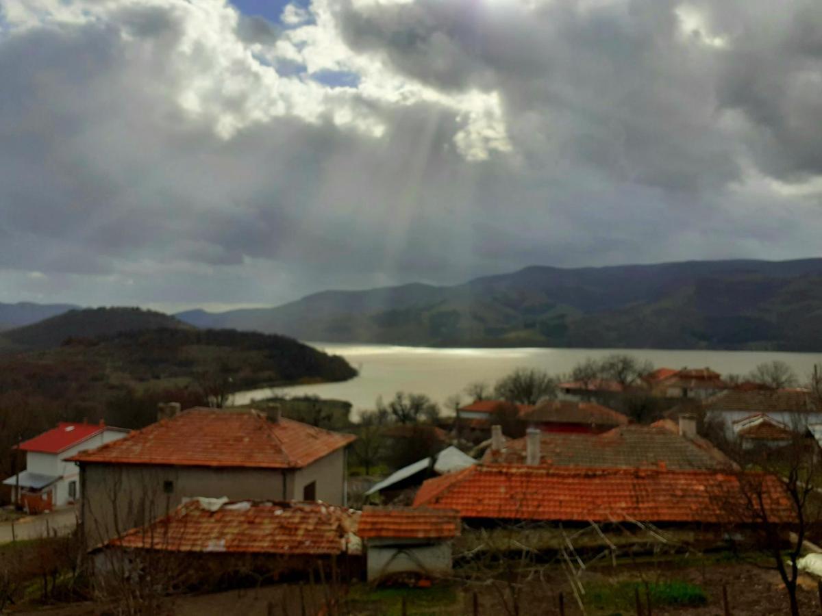 Mihaela Lake Retreat Gnyazdovo Exterior foto