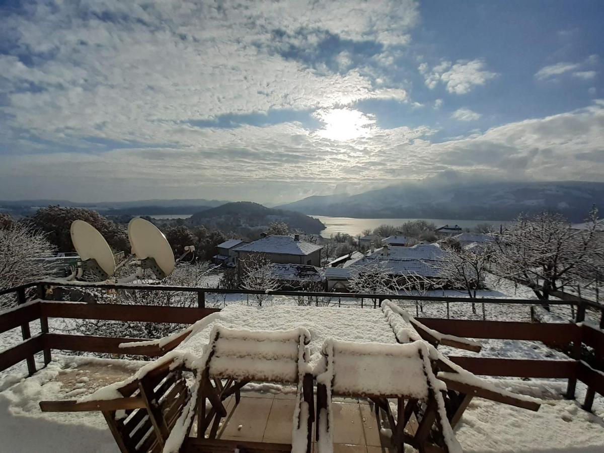 Mihaela Lake Retreat Gnyazdovo Exterior foto