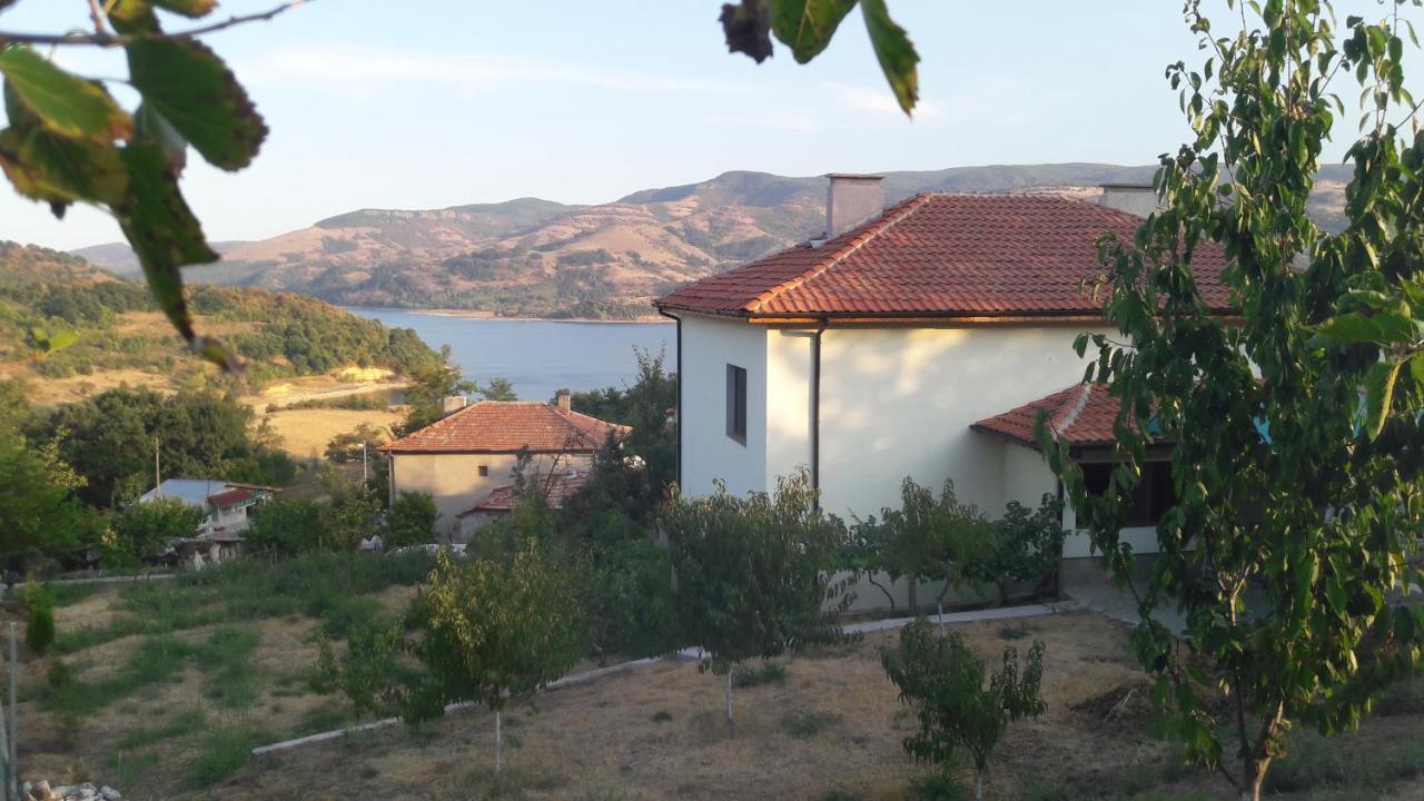 Mihaela Lake Retreat Gnyazdovo Exterior foto